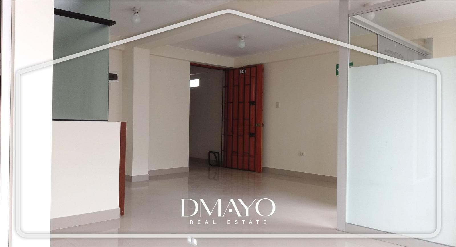 Alquiler de Oficina de 36m² en la Av. Huayruropata a una cuadra de SEDACUSCO y ESSALUD - 1