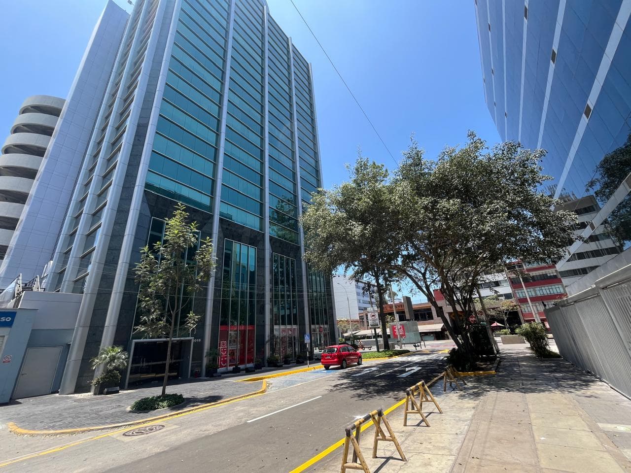 MUY BUENA OPORTUNIDAD OFICINA DE 512 M2 - IMPLEMENTADA Y CON MOBILIARIO - CENTRO FINANCIERO - 1