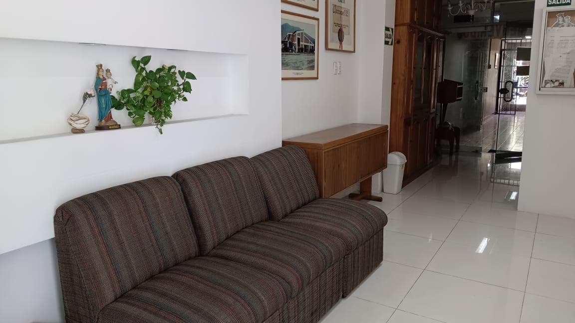 VENTA DE CÉNTRICA OFICINA EN LA MOLINA - 1