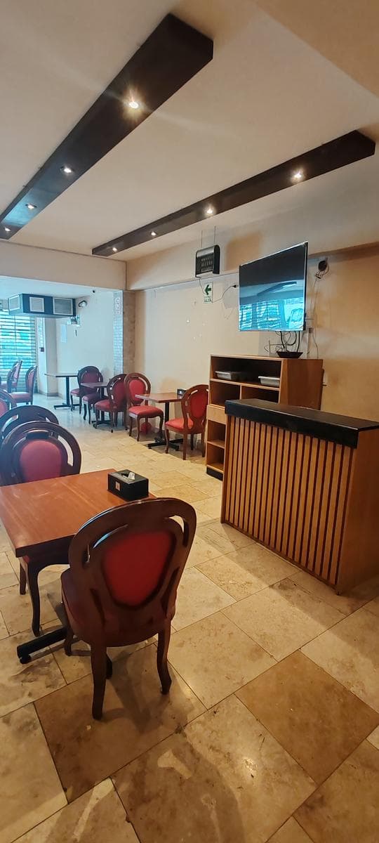 SE ALQUILA LOCAL COMERCIAL AV. LA MOLINA - LA MOLINA EXCELENTE UBICACION - 1