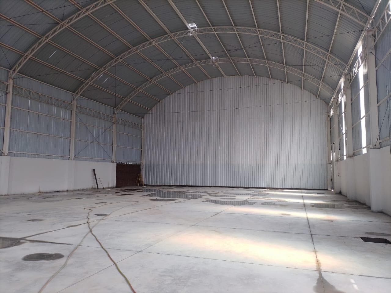 Local industrial en alquiler - 1,150 m2 - Ate - 1