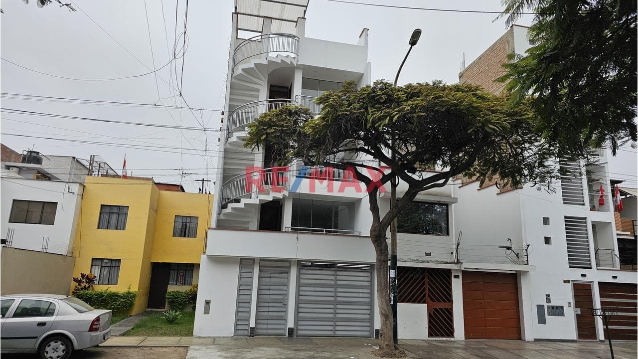 Vendo Departameto En Primer Piso En Surco - 1