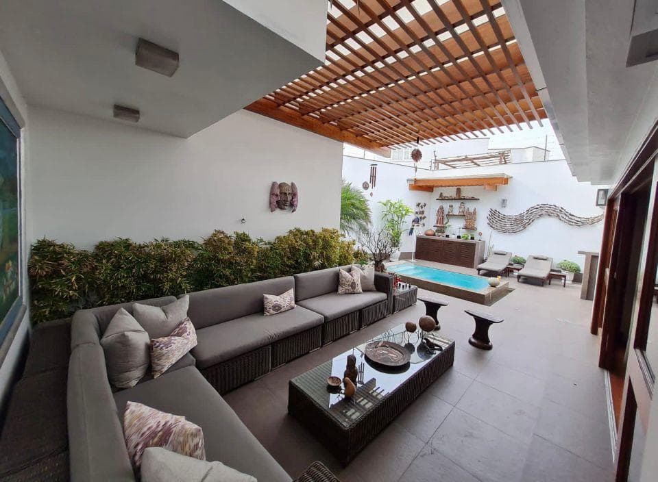 Casa en ZONA CERRADA - 1