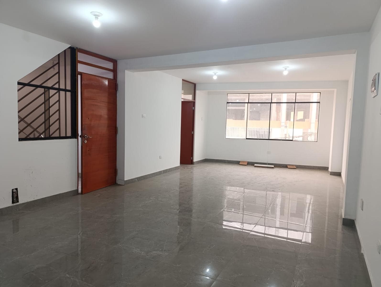 AMPLIO DEPARTAMENTO - 4 HABITACIONES - 1