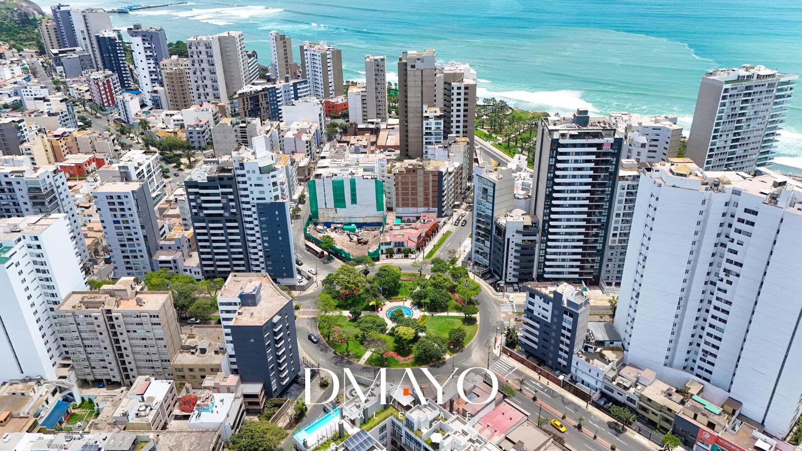 Se vende casa como terreno en esquina a dos cuadras del Malecón de la Marina-Miraflores - 1