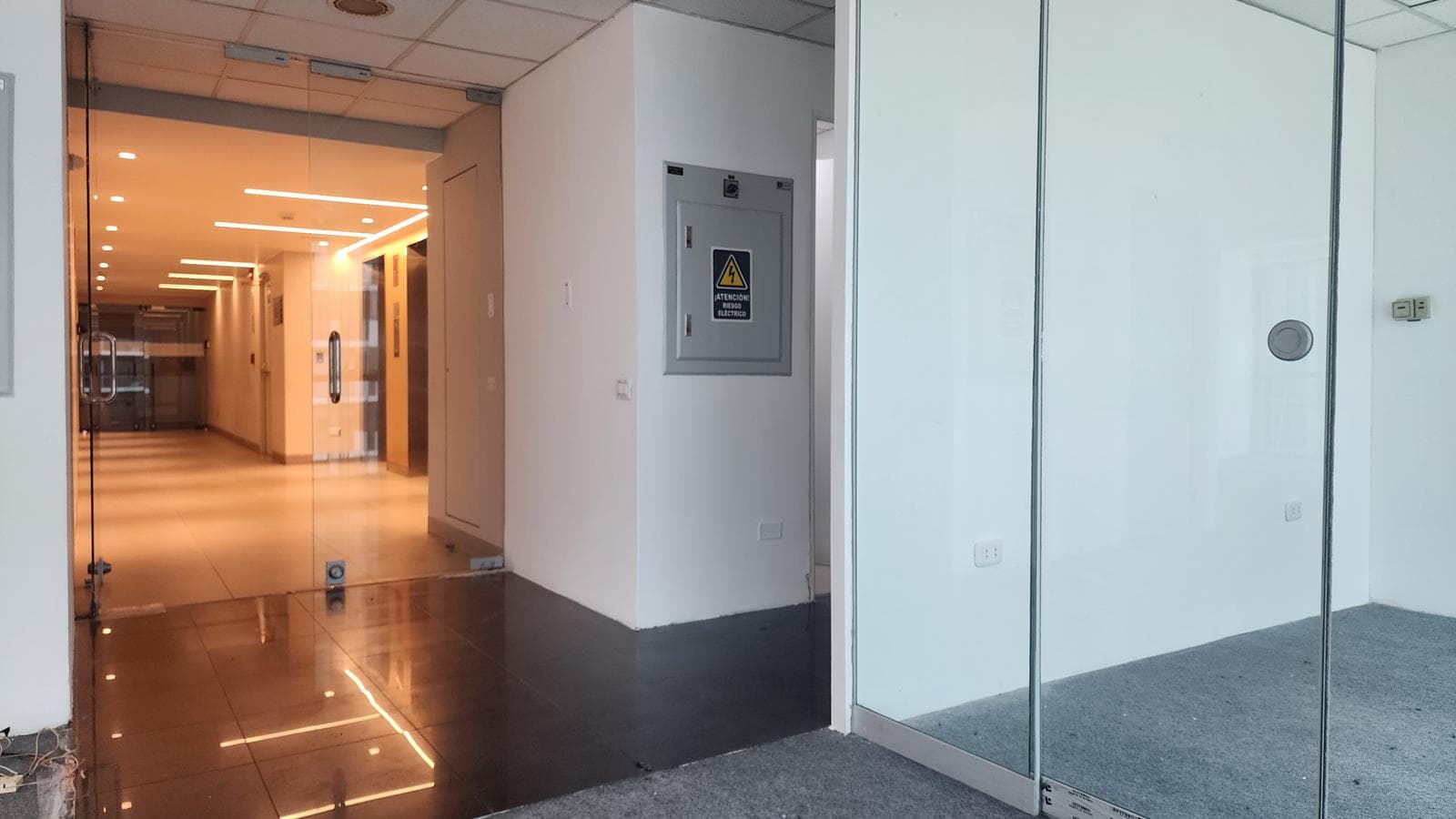 Oficina 185 m2 Centro Empresarial Fundación Miraflores - 1