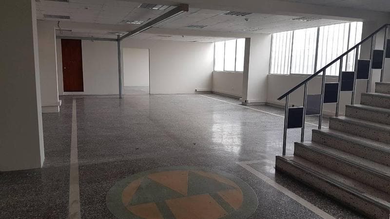 VENTA / ALQUILER LOCAL COMERCIAL BREÑA - Centenario, implementado, 5 niveles. - 1