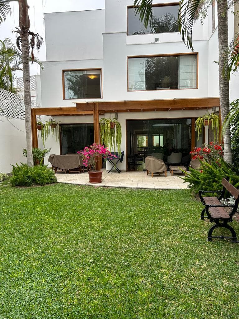 Casa Moderna En Zona Exclusiva En San Isidro Cerca al Golf - 1