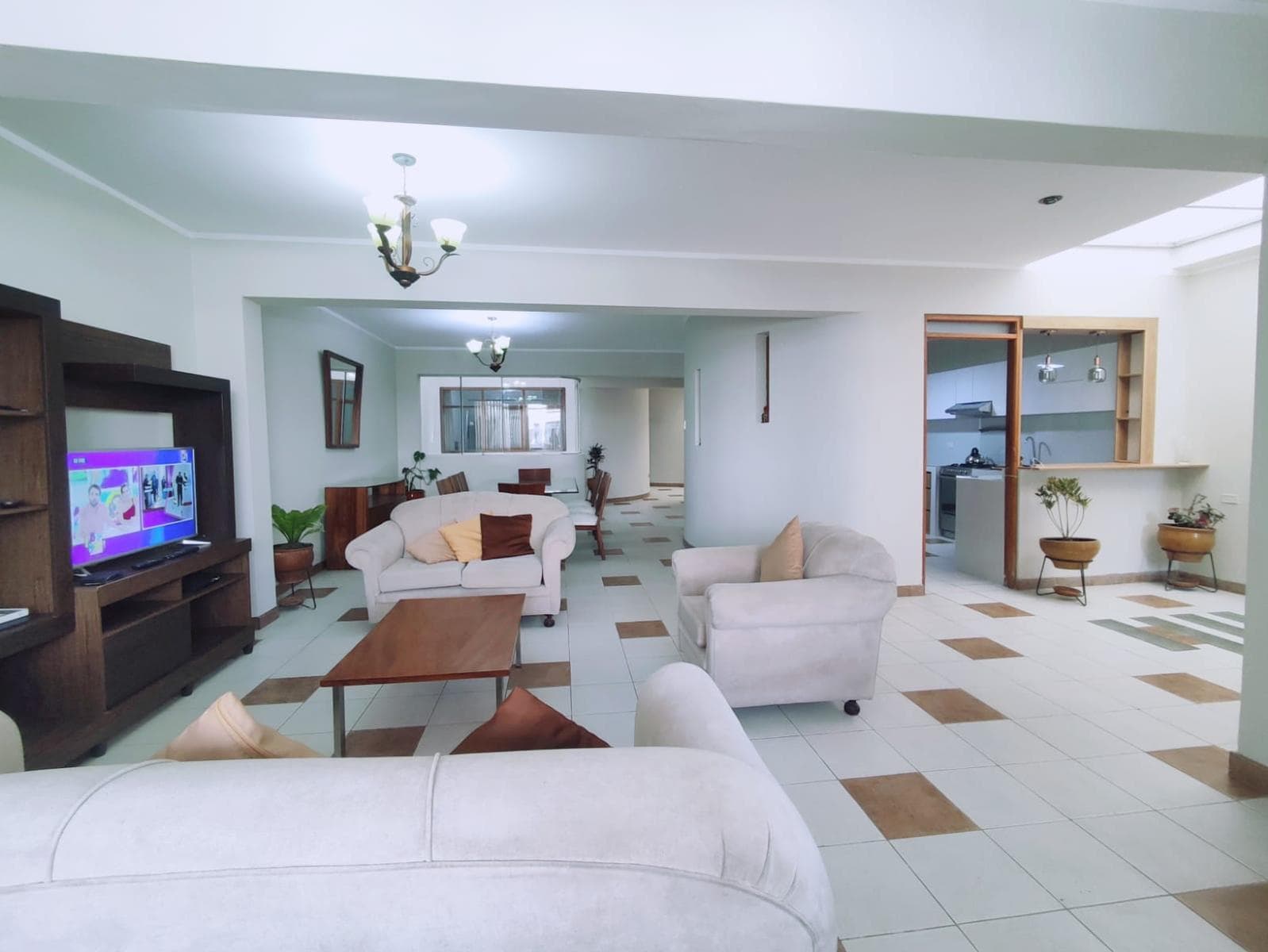 VENTA DE DEPARTAMENTO CÉNTRICO AMOBLADO CERCA AL PARQUE INGENIEROS - AYACUCHO - 1