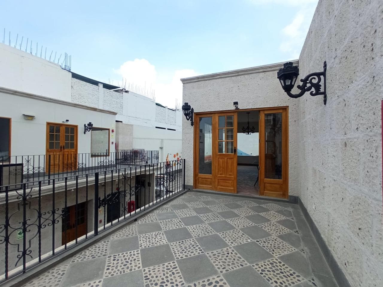 ALQUILER DE LOCAL COMERCIAL EN CENTRO DE AREQUIPA - 1