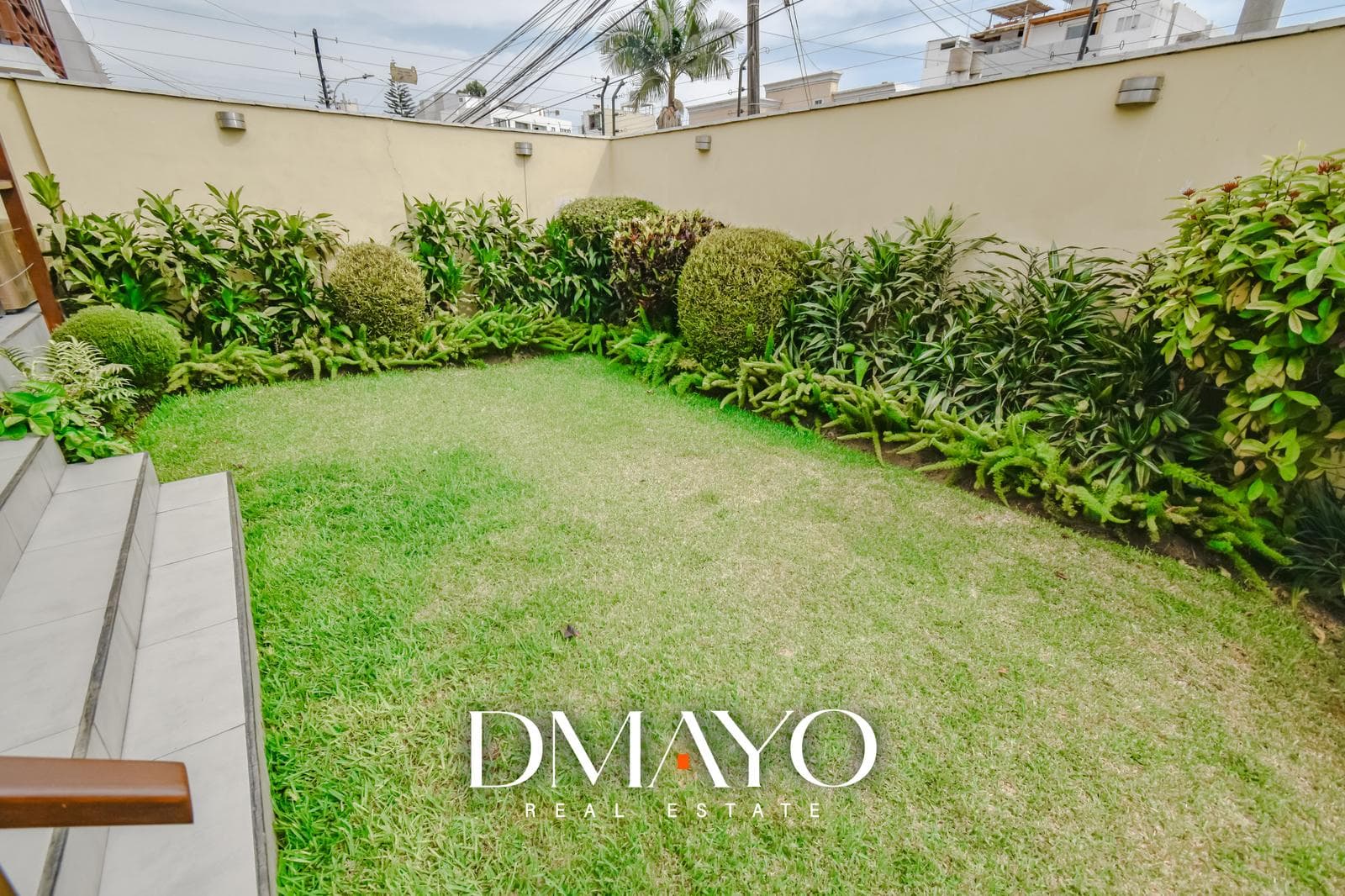 TERRENO CASA 3HABS 3 COCHERAS ESQUINA - AO 700m2 AT 500m2 EN VENTA MIRAFLORES - 1