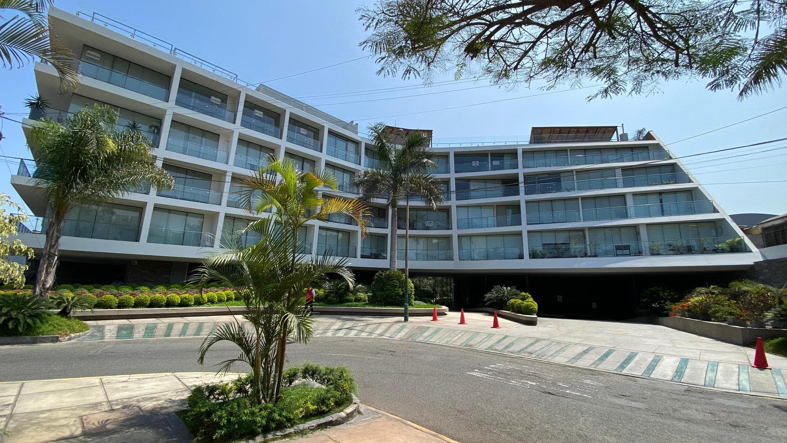 Exclusivo Departamento Duplex en Surco, Los Apaches, a pocos metros del C.C El Polo. - 1