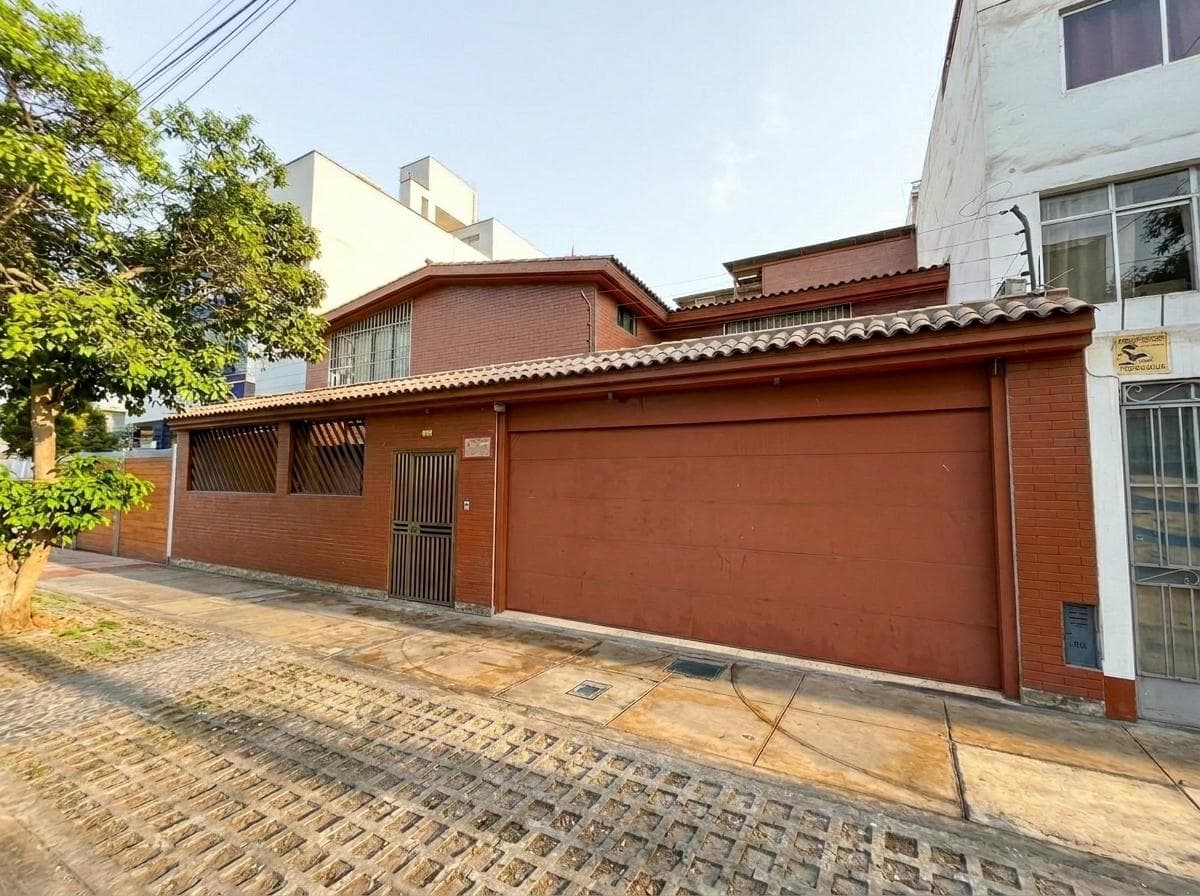OPORTUNIDAD – Casa como terreno en Calle Pietro Marchand - 1