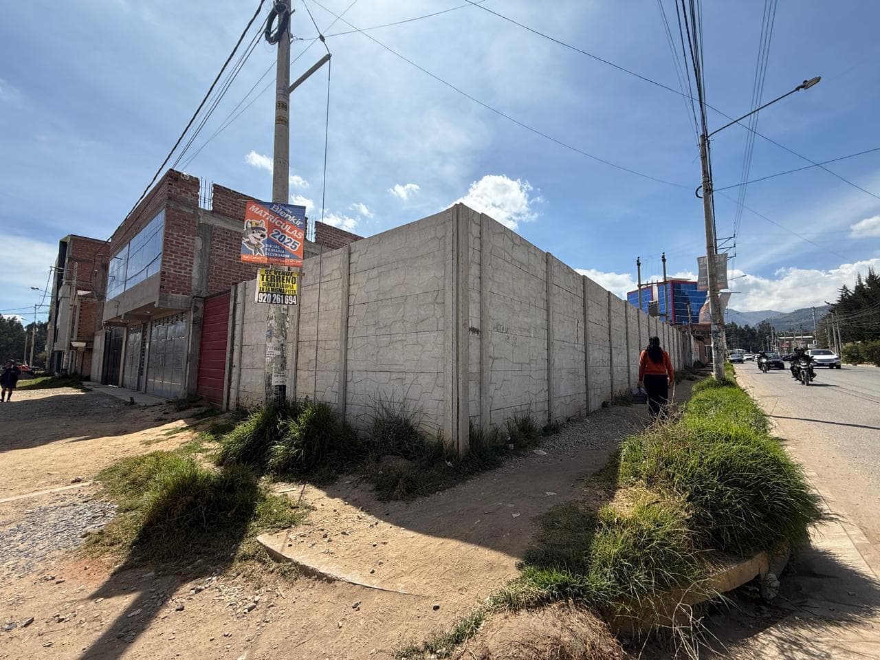 Alquiler Terreno de 292 m2 Av. San Carlos cerca a la Univ. Continental y Condominio el Prado - 1