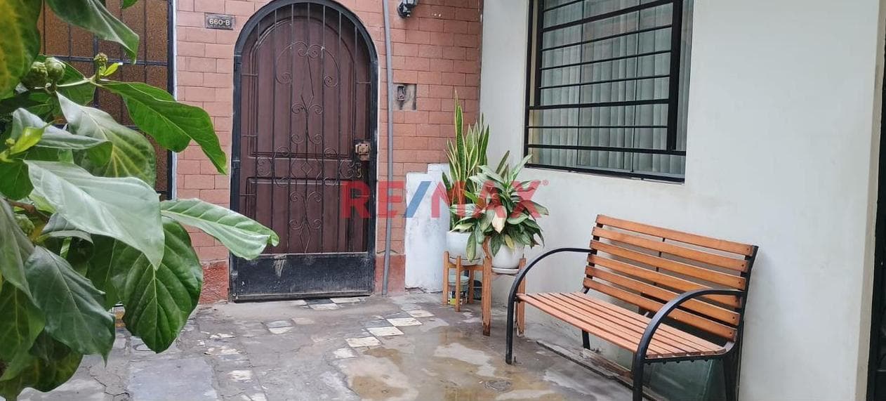 Alquilo Amplia Casa En Zona Centrica De Lince - 1