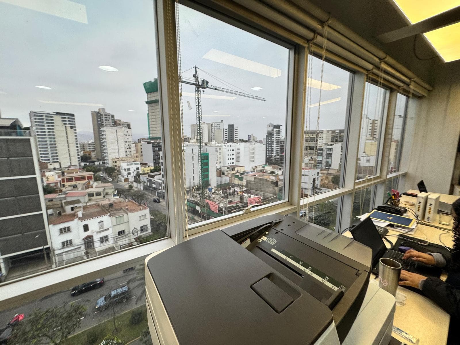 Venta de Oficina Ejecutiva con Directorio, Terraza y 4 Cocheras – Miraflores - 1