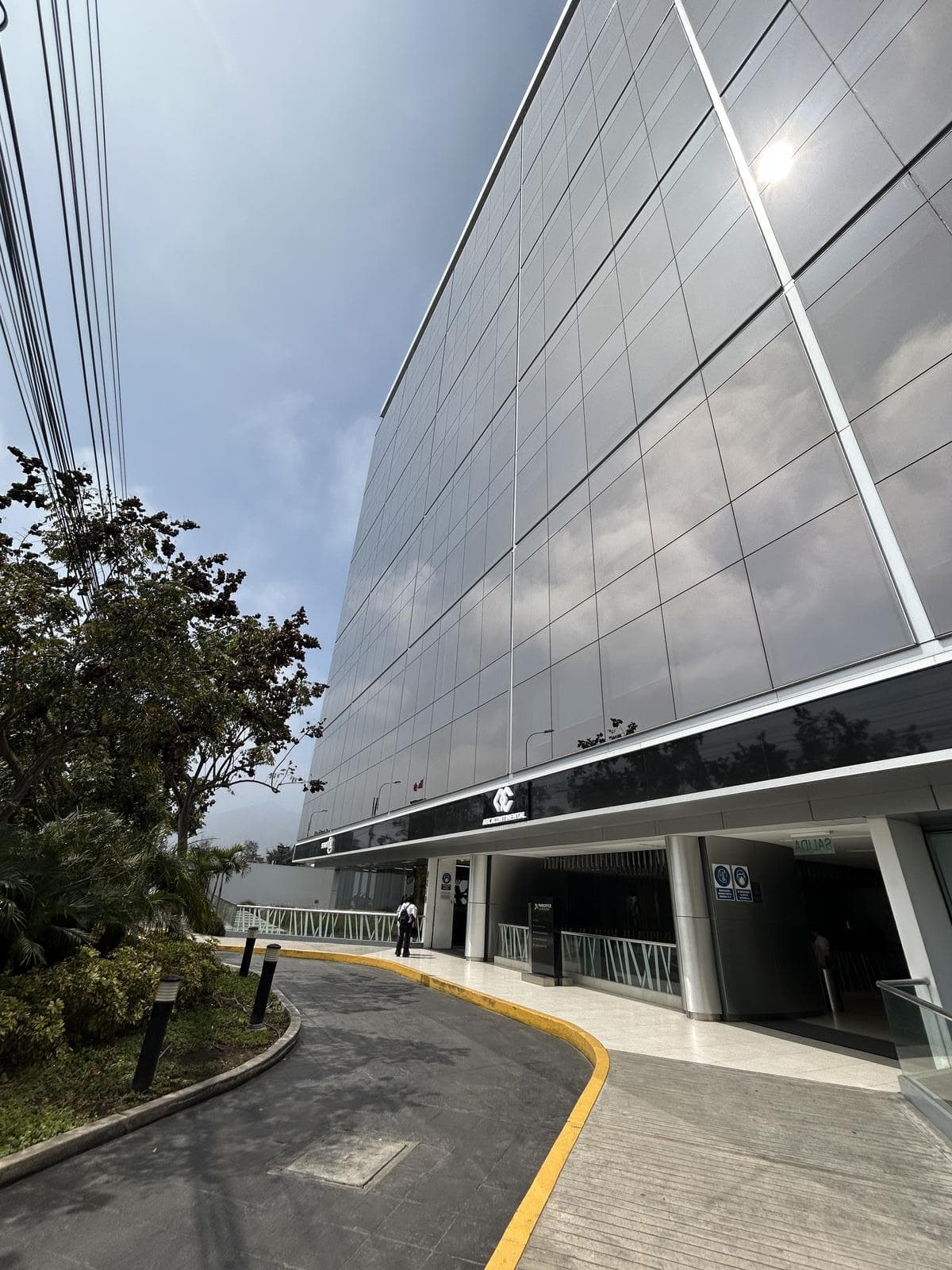 Exclusiva oficina totalmente equipada e implementada en Park Office La Molina - 1