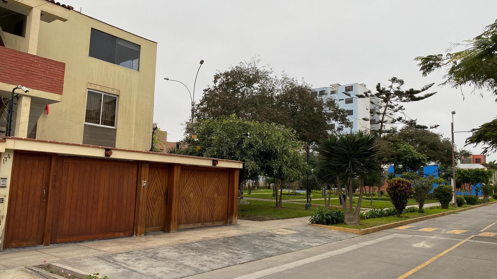 Vendo Casa en Pueblo Libre, Frente a parque - 1