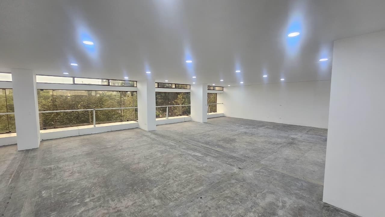 Oficina en Venta en Miraflores en GRIS - Frente al Kennedy - 1