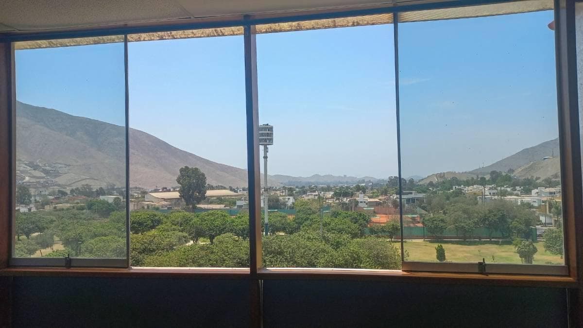 OFICIA EN ALQUILER CON VISTA A PARQUE 73m² 4to PISO EN URB. EL SOL DE LA MOLINA - 1