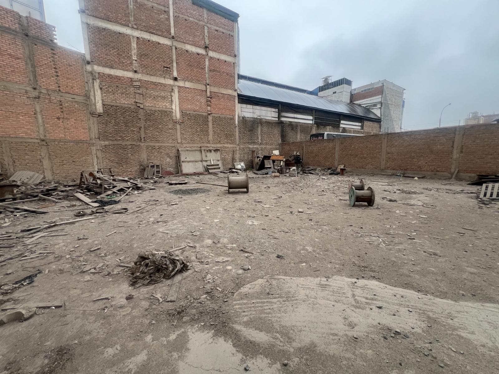 Terreno Comercial En Ubicaciòn Privilegiada Urb. Santa Luisa, Los Olivos!! - 1