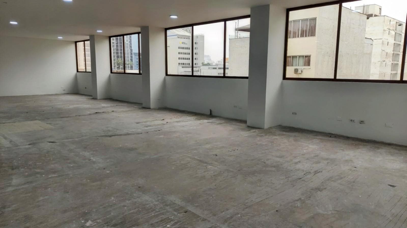 Venta local comercial Av Larco 345 Piso 5 - 1