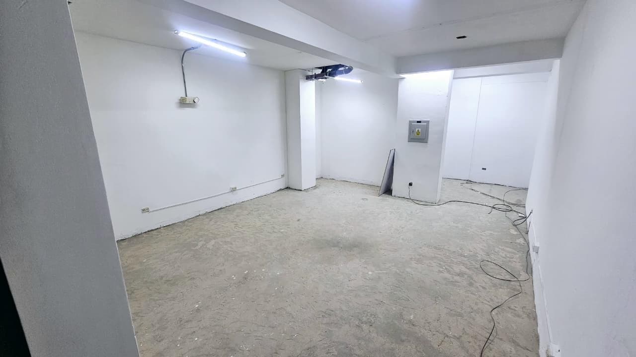 LOCAL EN VENTA IDEAL PARA INVERSIONISTAS - 90 m2 - EN GRIS - ENTREGA INMEDIATA - 1