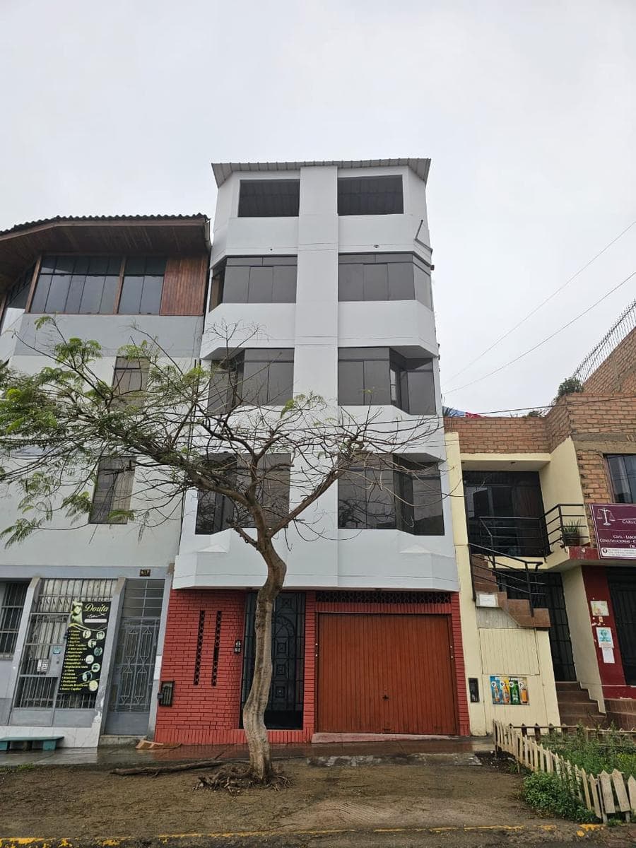 Edificio Comercial en CIUDAD SATELITE DE VENTANILLA - 1