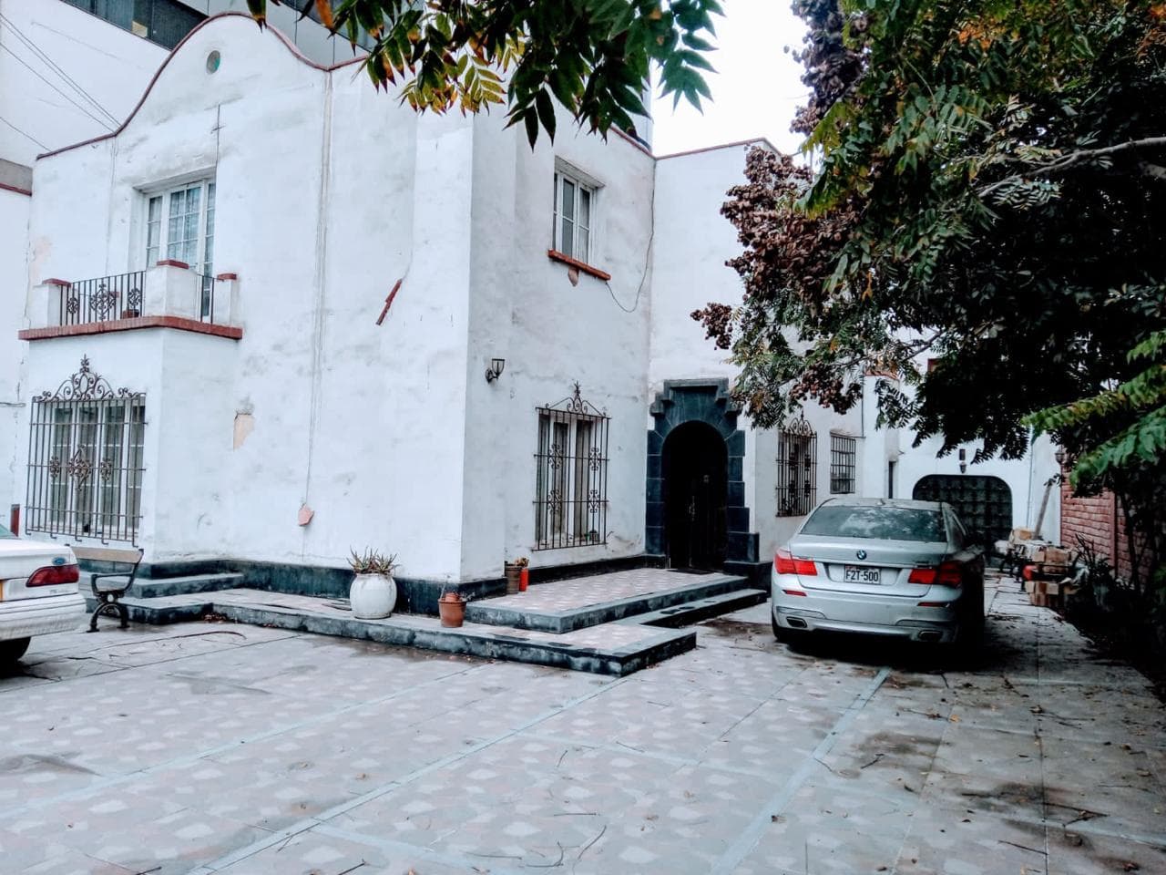 CASA COMO TERRENO EN VENTA EN SAN ISIDRO - 1