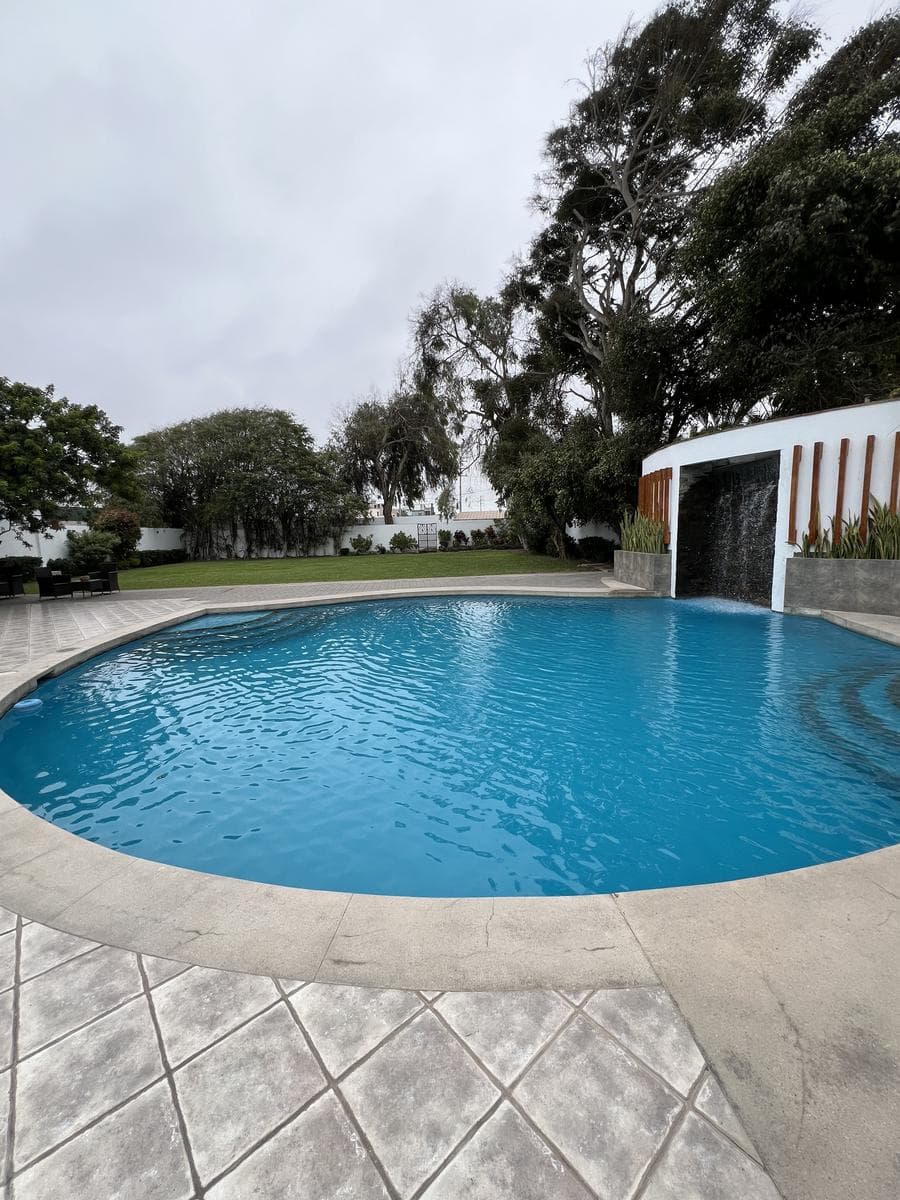 Venta de Exclusiva Casa con Piscina en La Encantada de Villa - 1