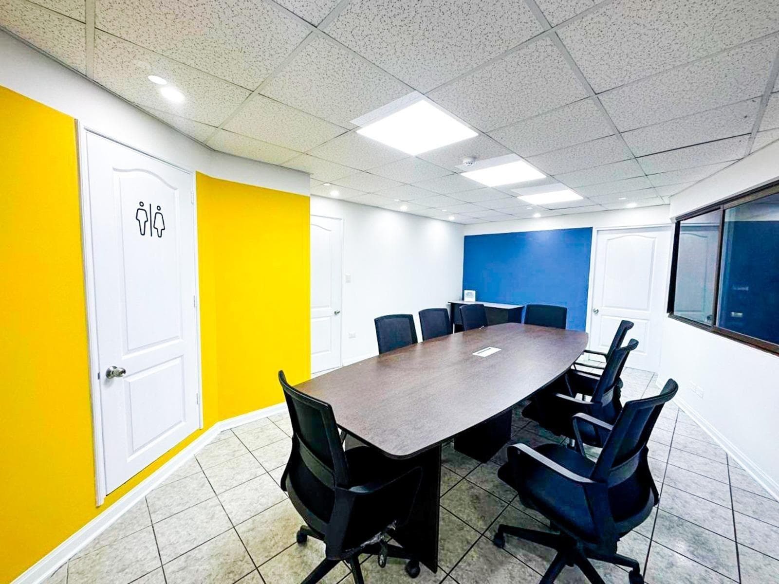 Venta de Moderna Oficina Cerca al Parque Kennedy en Miraflores - 1