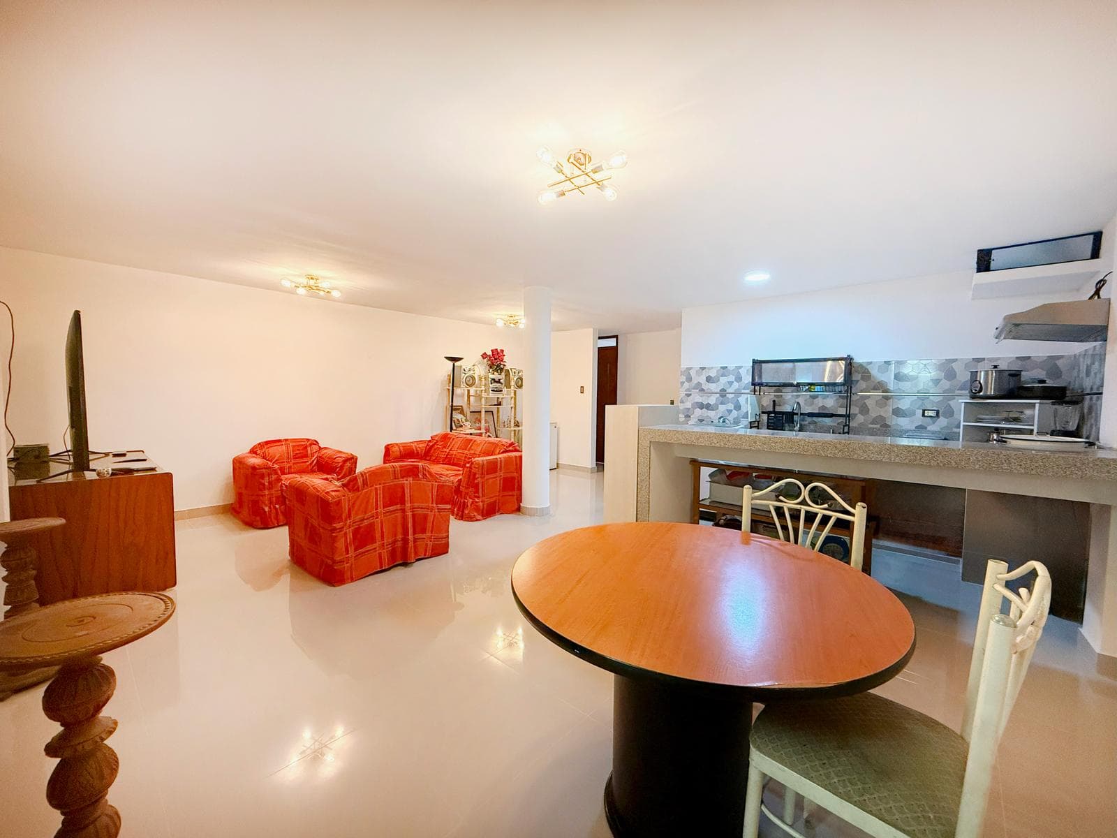 VENDO DEPARTAMENTO EN URB. SANTA CECILIA LIMITE CON SAN MIGUEL - 1