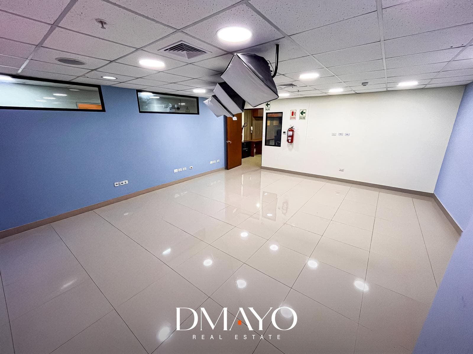 Oficina implementada de 128 m² con 1 cochera en Lince – lista para operar - 1