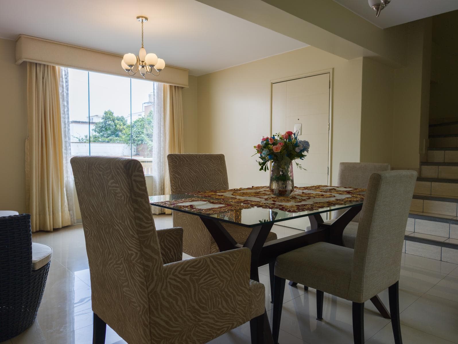 A 1 CDRA DE PARQUE| 5DORM|3BAÑOS|2cocheras| a metros de Av. Higuereta - 1