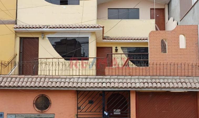 Venta De Casa En Chorrillos Con 6 Departamentos + Azotea - 1