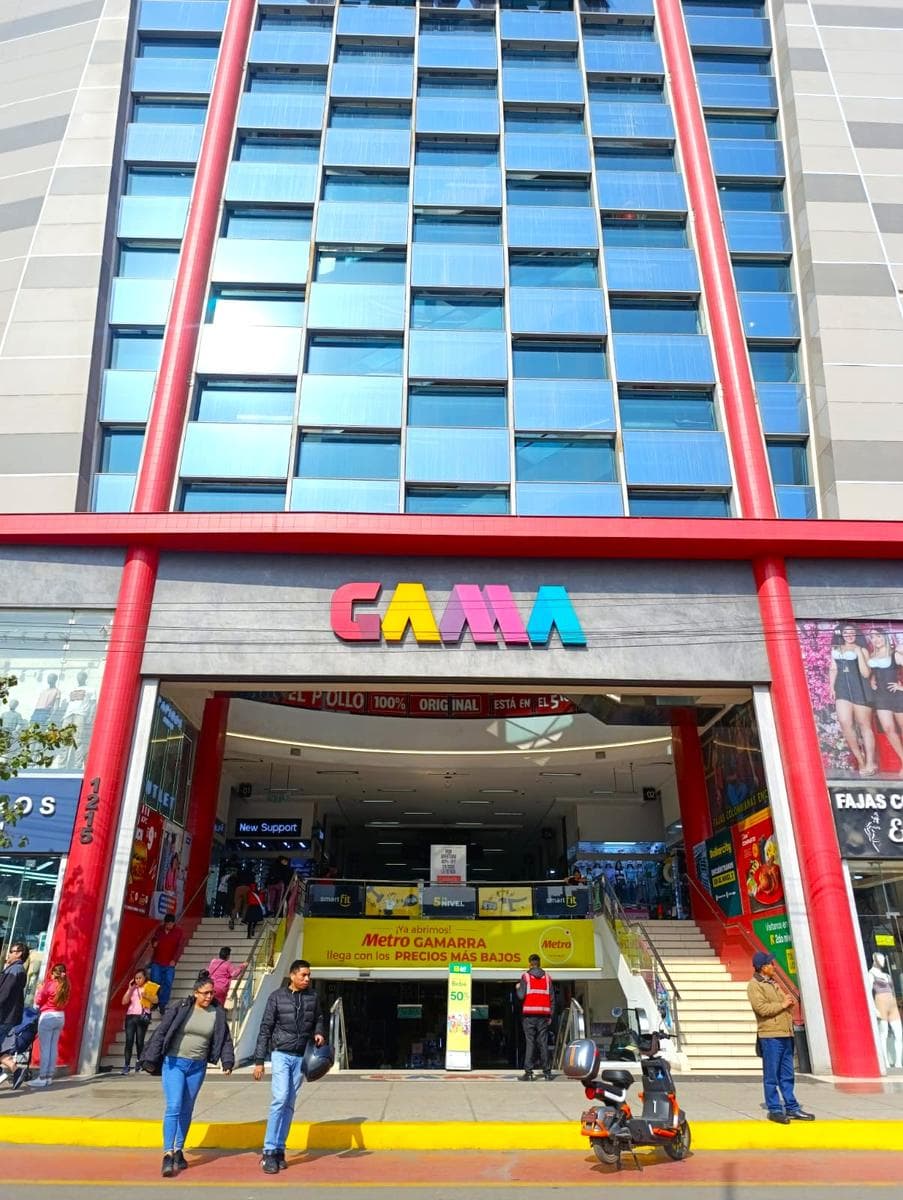 Venta de Local Comercial En Plaza Gama-Gamarra - 1