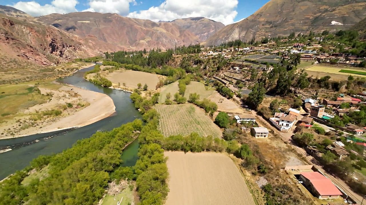 Vendo Hermoso Terreno con Playa de Rio en el Centro del Valle Sagrado de los Incas, Urubamba, Cusco - 1