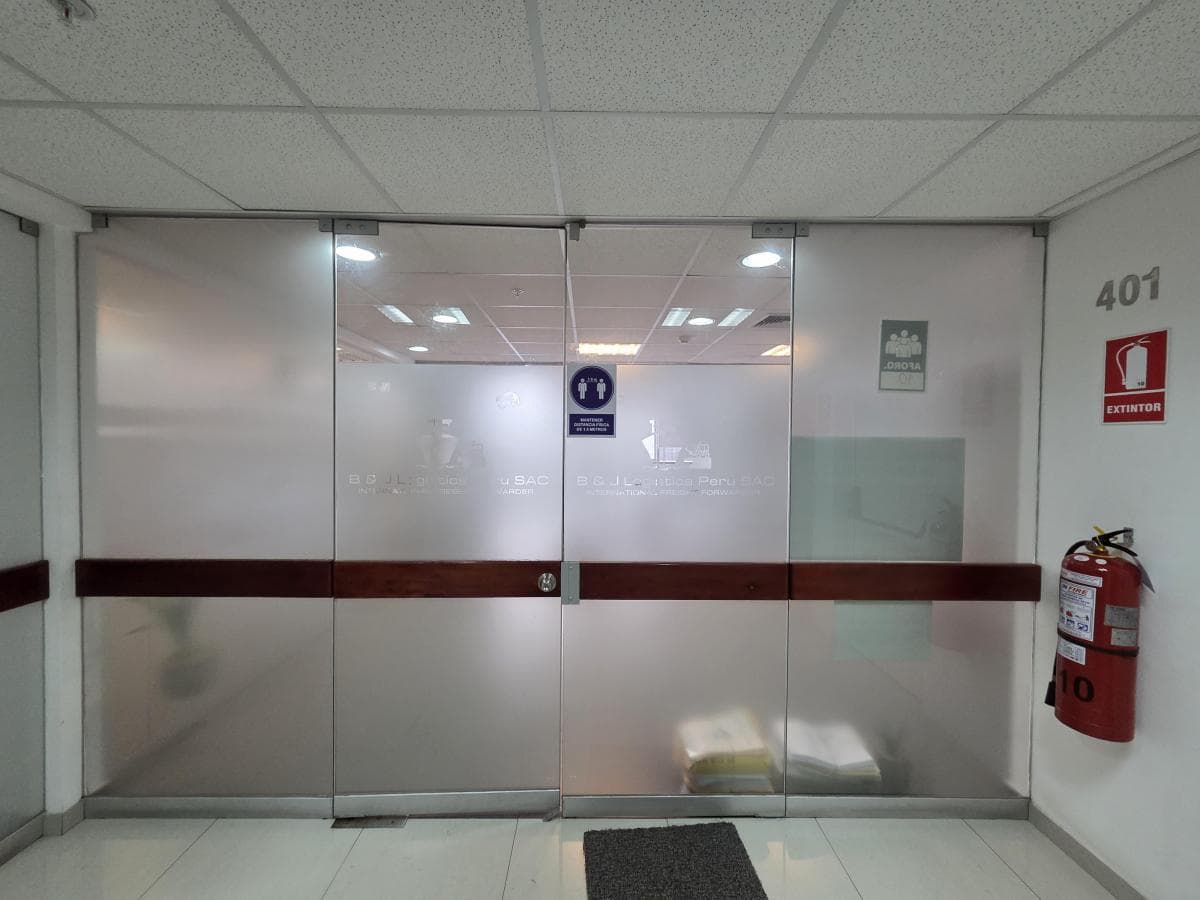 SE VENDE OFICINA EN SAN ISIDRO 87m2 - 1