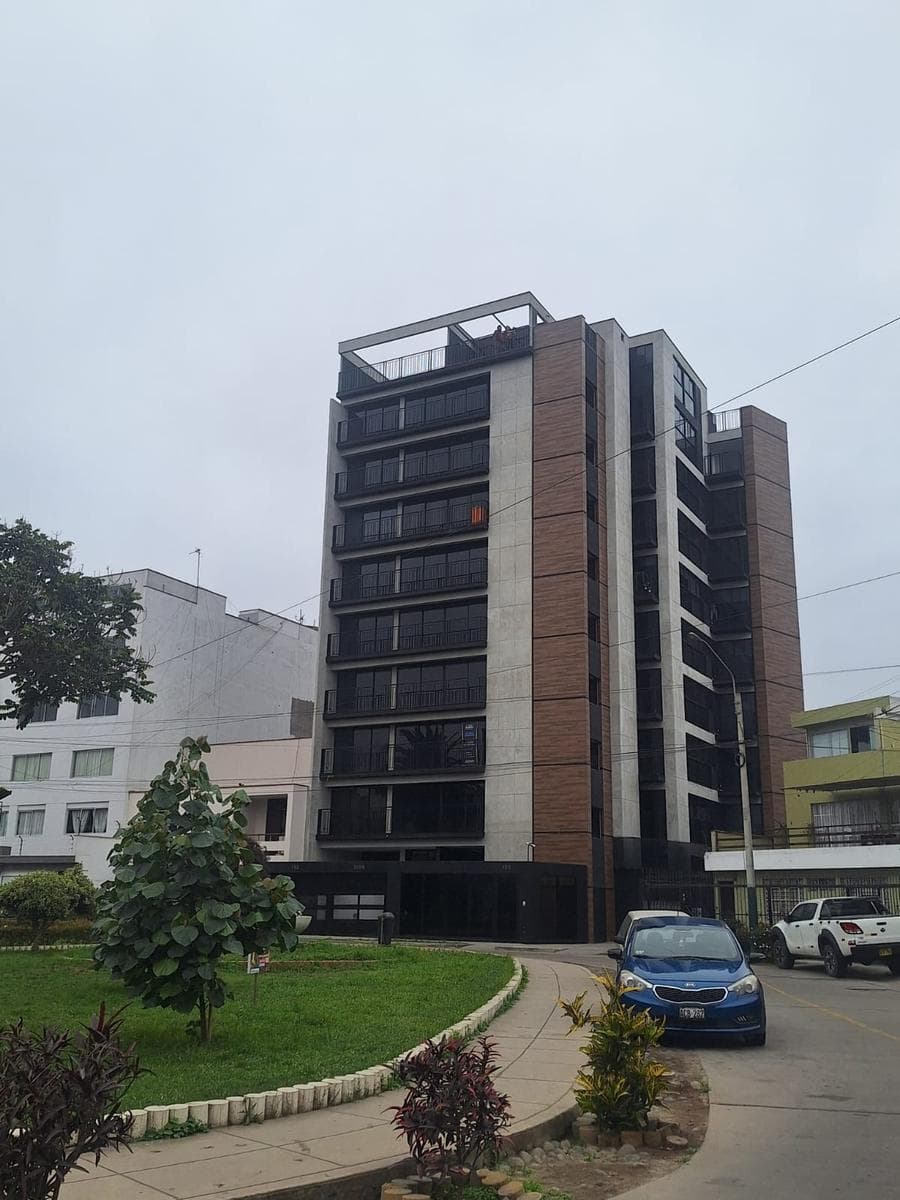 Venta Departamento Pueblo Libre, Frente Parque 150 m2 - 1