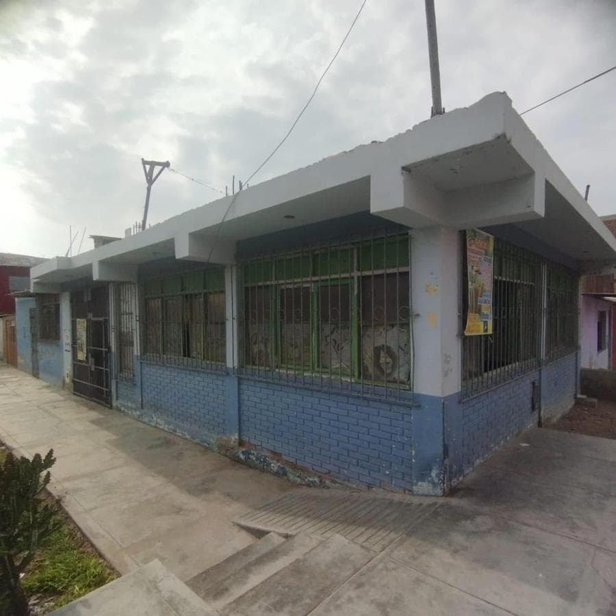 VENTANILLA VENTA DE CASA COMO TERRENO 120 M2 FRENTE A PARQUE..!! - 1