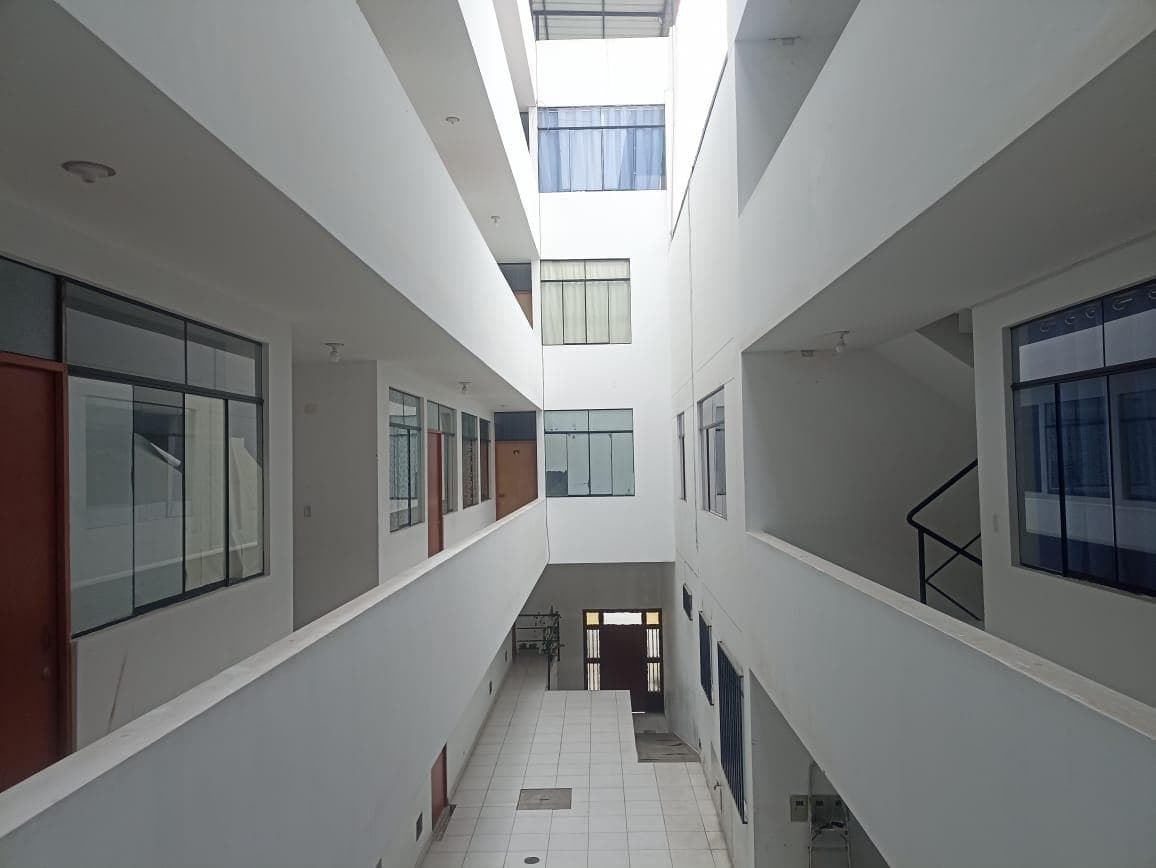 VENTA DE EDIFICIO A.T 500 m2 - A.C 1,500 m2 RESIDENCIAL PARAISO EN PACHACAMAC - 1