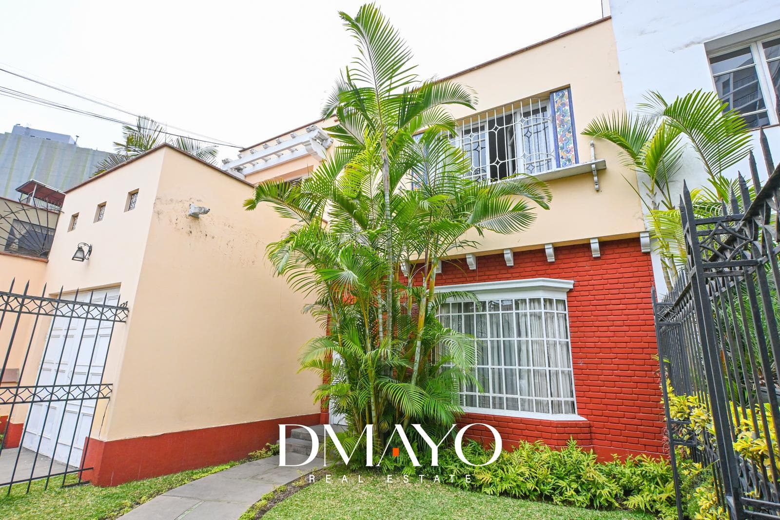 Venta de Casa PARA REMODELAR a precio de terreno cerca a la av 28 de julio, Miraflores - 1