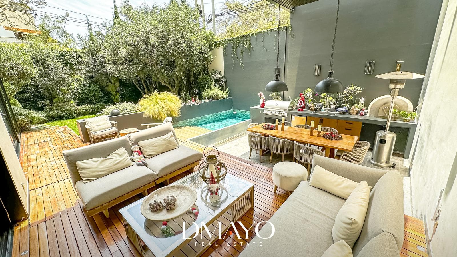 Venta Casa Exclusiva con acabados top y en esquina -San Isidro - 1