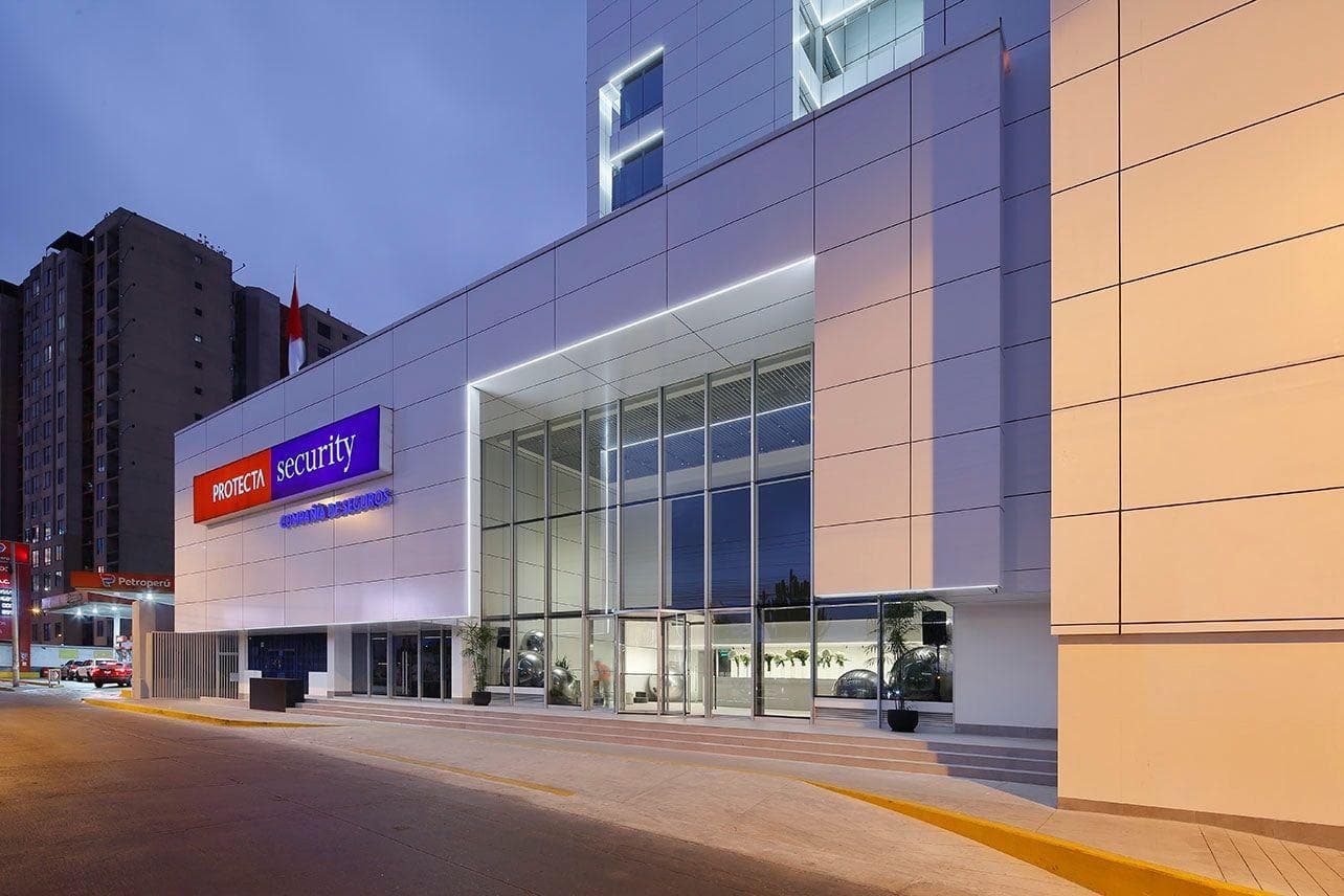 Alquiler Oficina Regus Surquillo: Implementada en el Centro del Movimiento Empresarial de Lima - 1