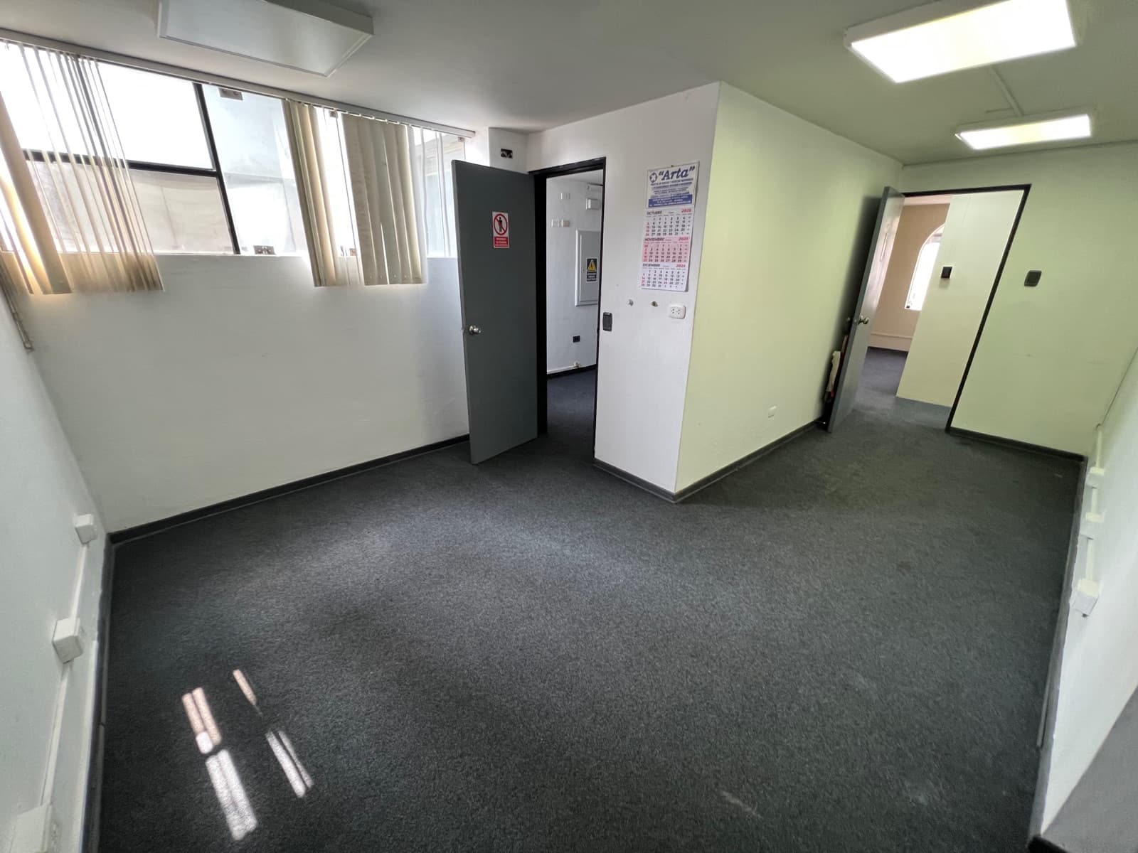 SE ALQUILA OFICINA EN AVIACIÓN - SAN BORJA CON 100M2 Y 7 AMBIENTES - 1