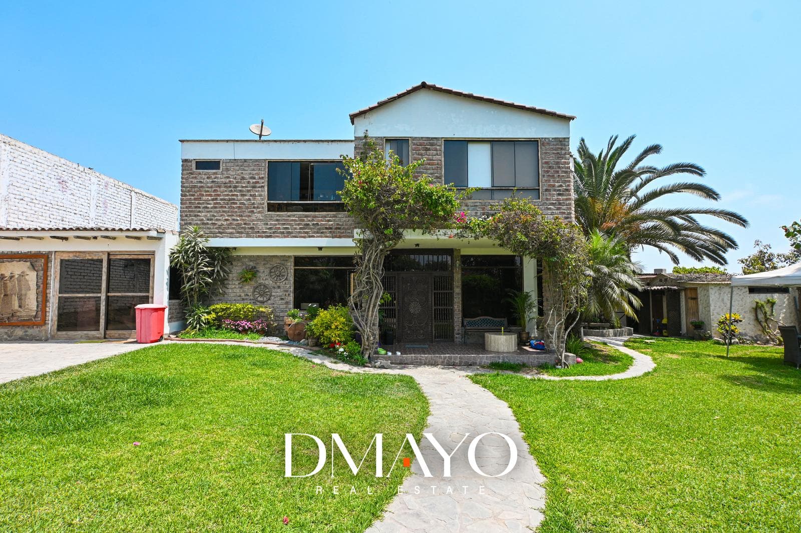 VENTA DE CASA BUNGALOW CON PISCINA - LA ARENA FUNDO SAN FERNANDO - PACHACAMAC - 1