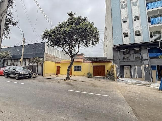 Venta Terreno Miraflores alt. cdra 7 Av Ejercito - 1