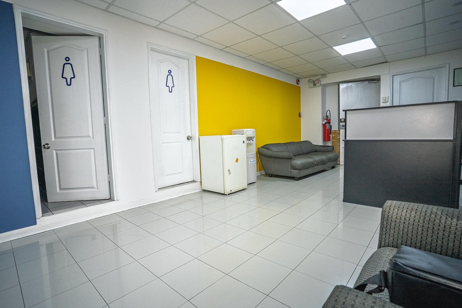 Dúplex de oficina comercial en venta en Miraflores – Frente al Óvalo y ubicación espectacular - 1