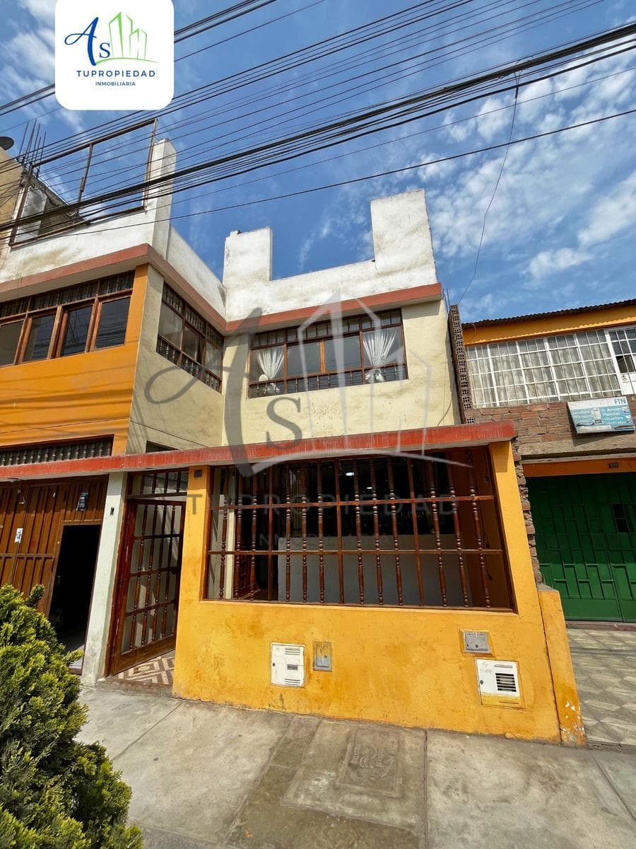 VENTA CASA 3 PISOS URB CARABAYLLO - COMAS - 1