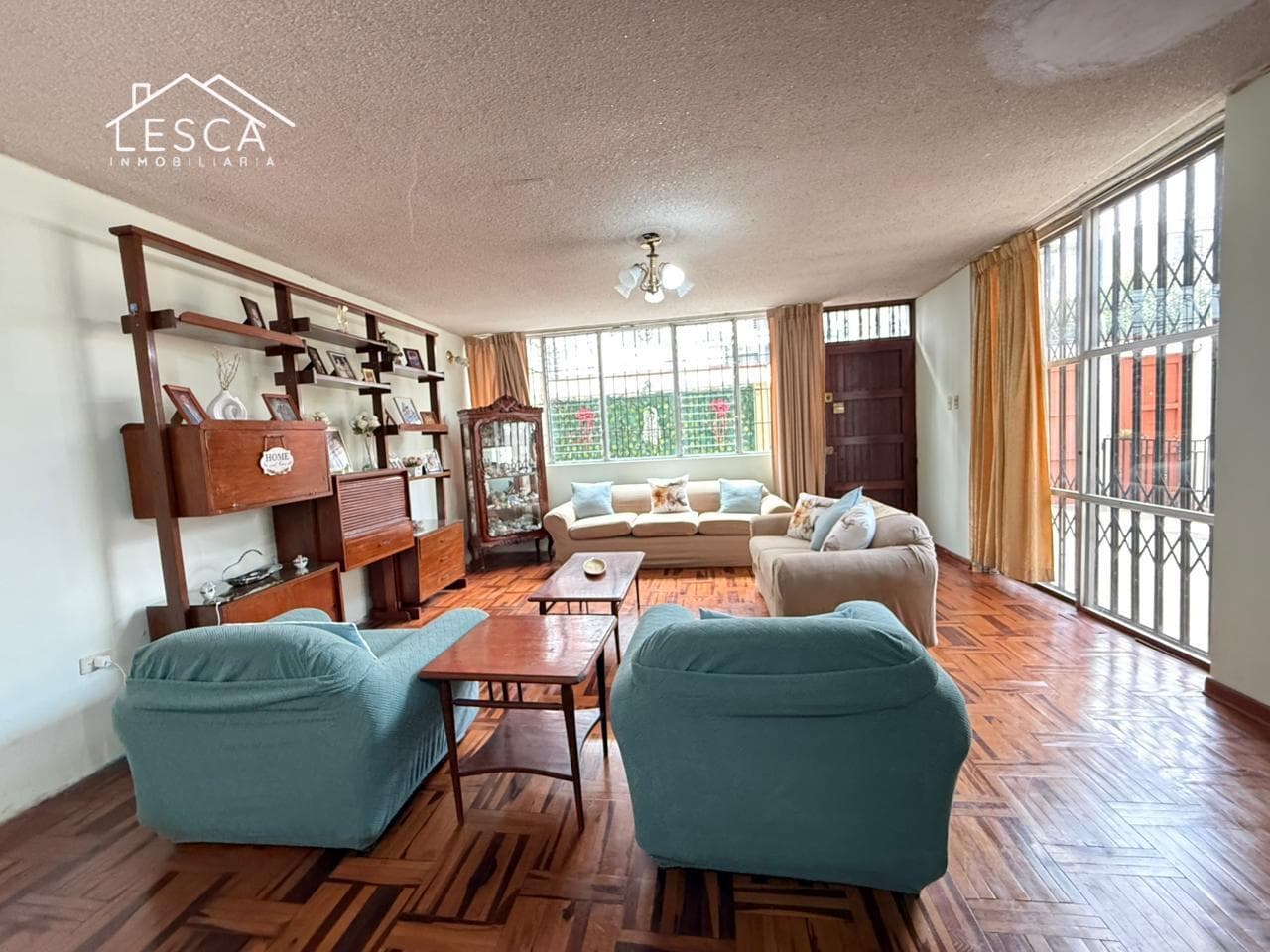 DEPARTAMENTO EN PRIMER PISO DE 228 M2, CERCA A PARQUE - 1